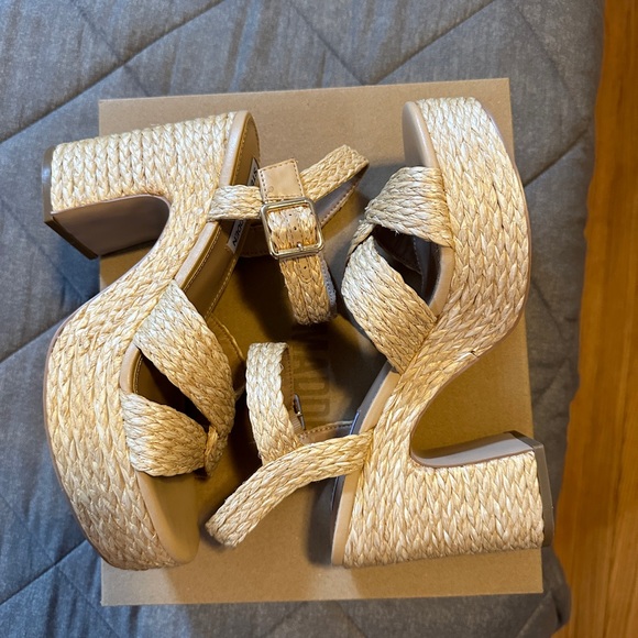 Steve Madden Platform Sandal - Picture 1 of 5